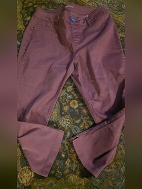 Women's Plum Crop Pants - Comfortable Straight Capris